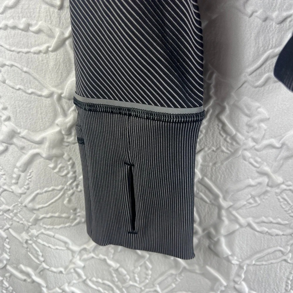 Lululemon‎ two -tone ribbed running half zip top - Picture 5 of 8